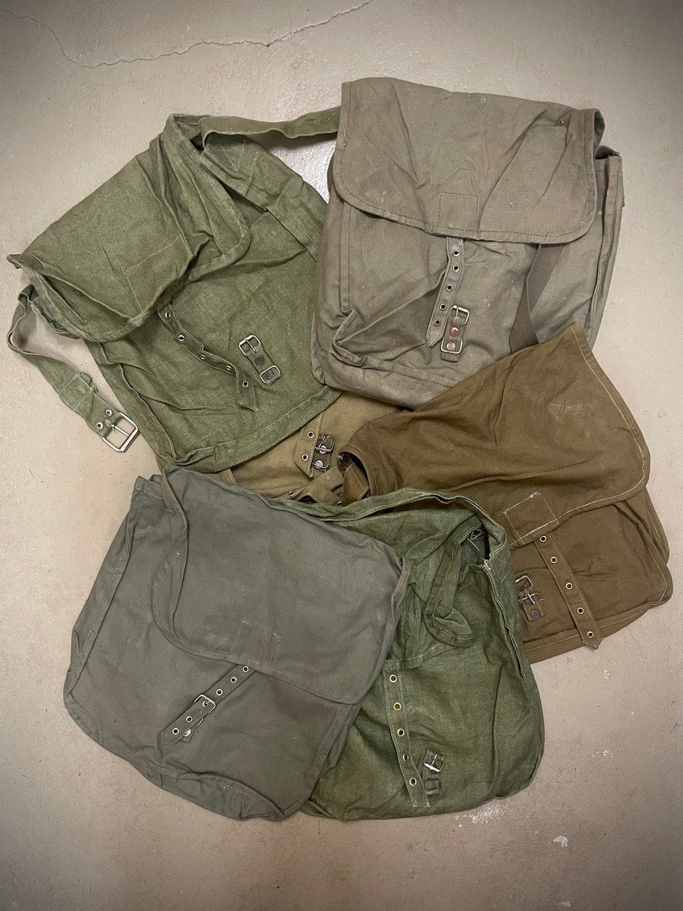 Bulgarian armeijan "1950" erähullun olkalaukku, ylijäämä
