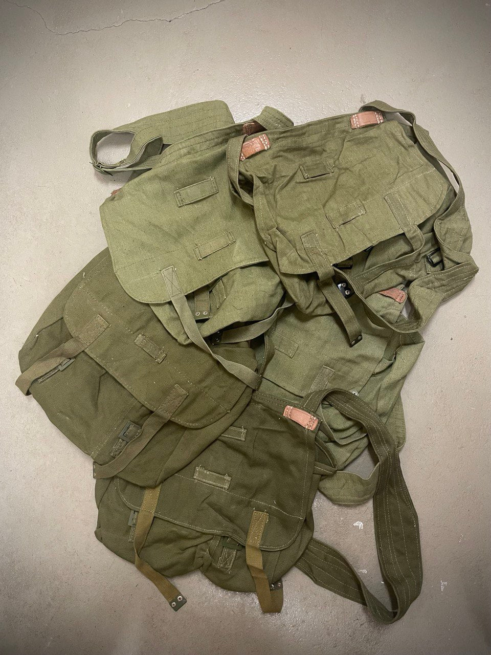 Romanian armeijan leipälaukku, ylijäämä