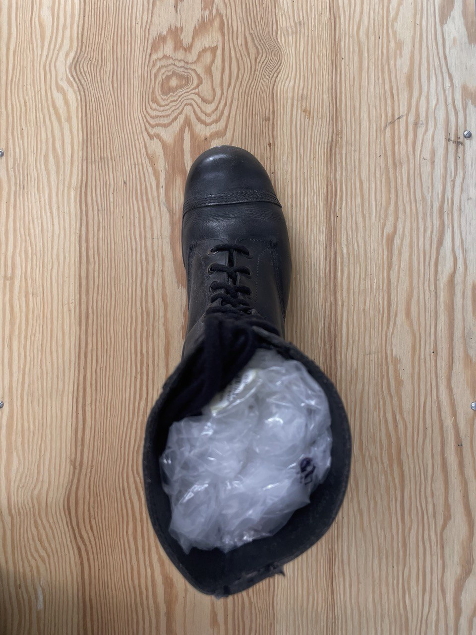 Nahkamaiharit kanta- ja kärkiraudoilla, ylijäämä
