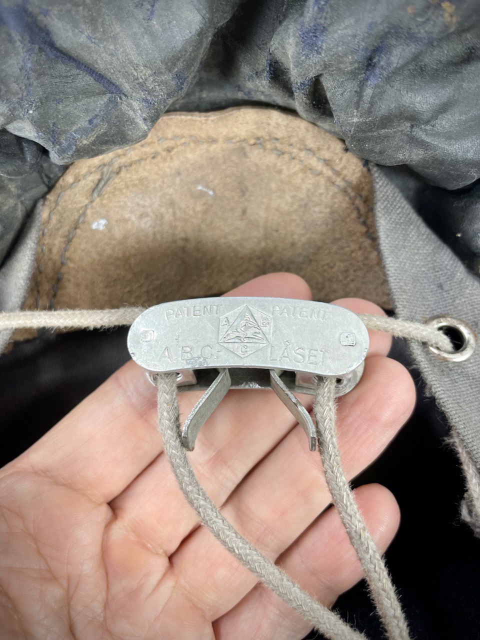 Ruotsin armeijan M35 satulareppu, ylijäämä