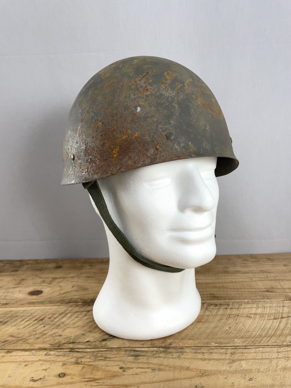 Ruotsin armeijan M37/65 teräskypärä, ylijäämä