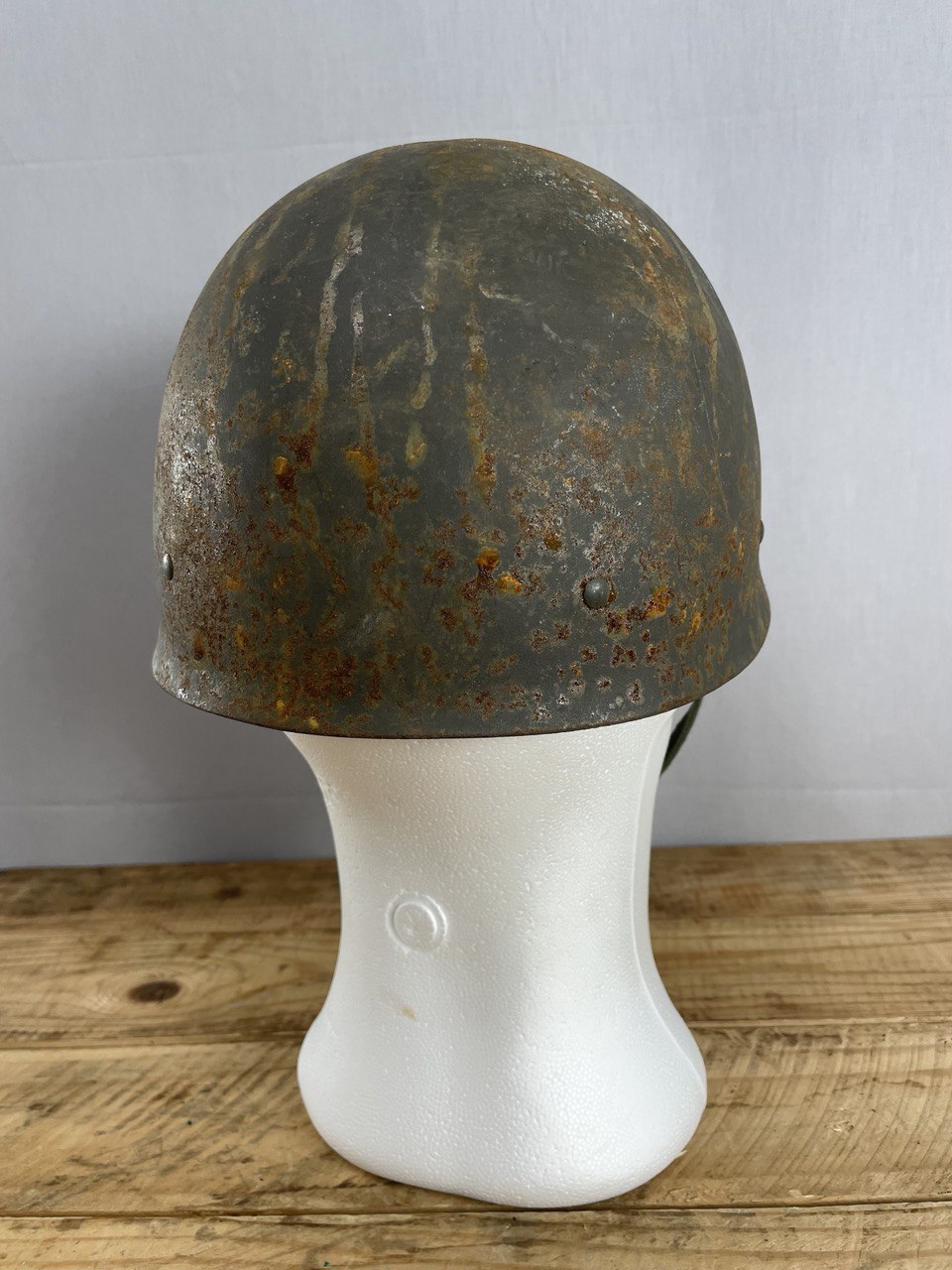 Ruotsin armeijan M37/65 teräskypärä, ylijäämä
