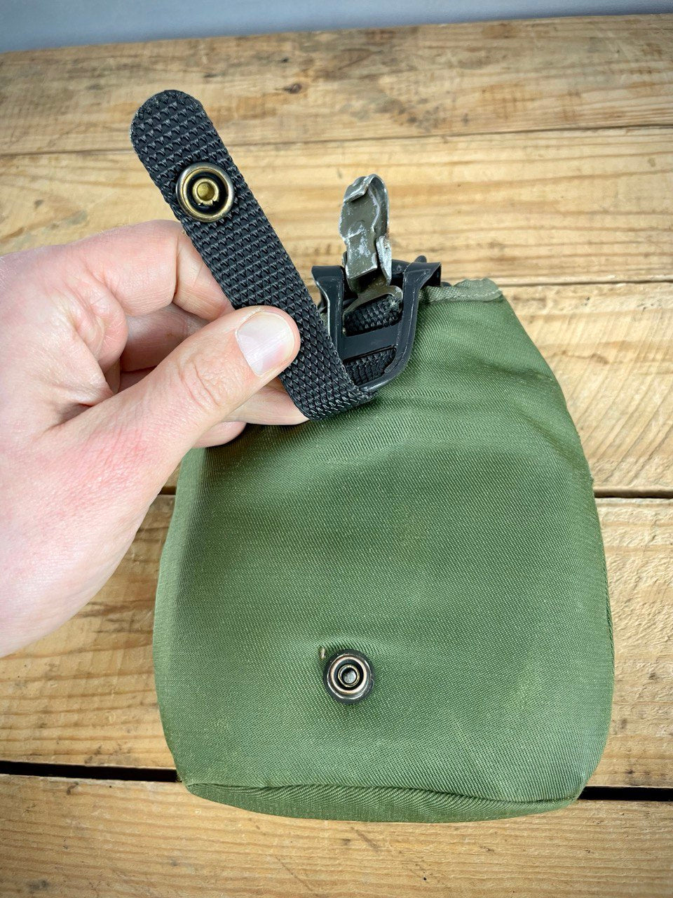 Suomen armeijan kenttäpullo, 0,85 l, rosteria, ylijäämä