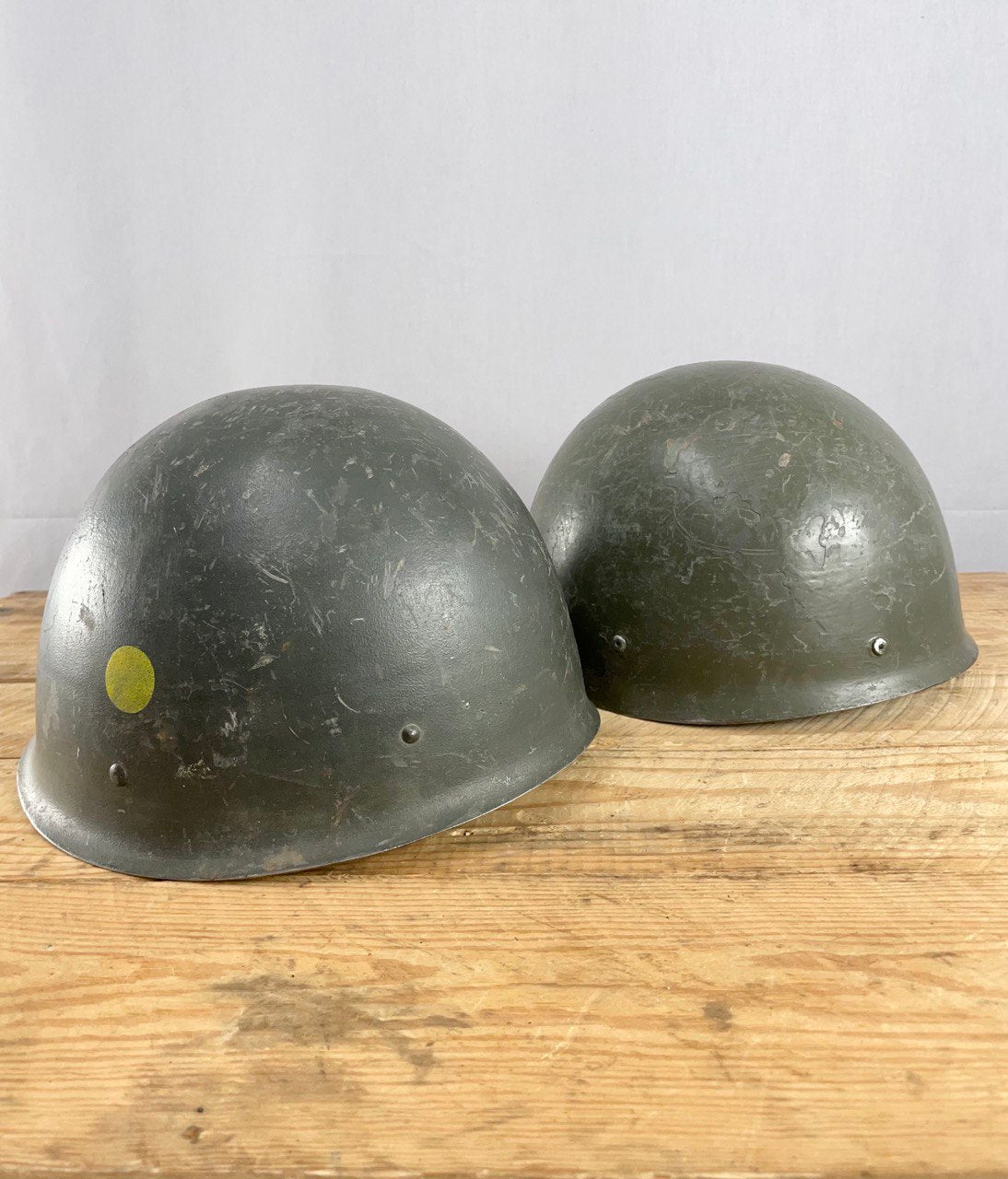 Ruotsin armeijan M37/65 teräskypärä, SA-leukahihnalla, ylijäämä