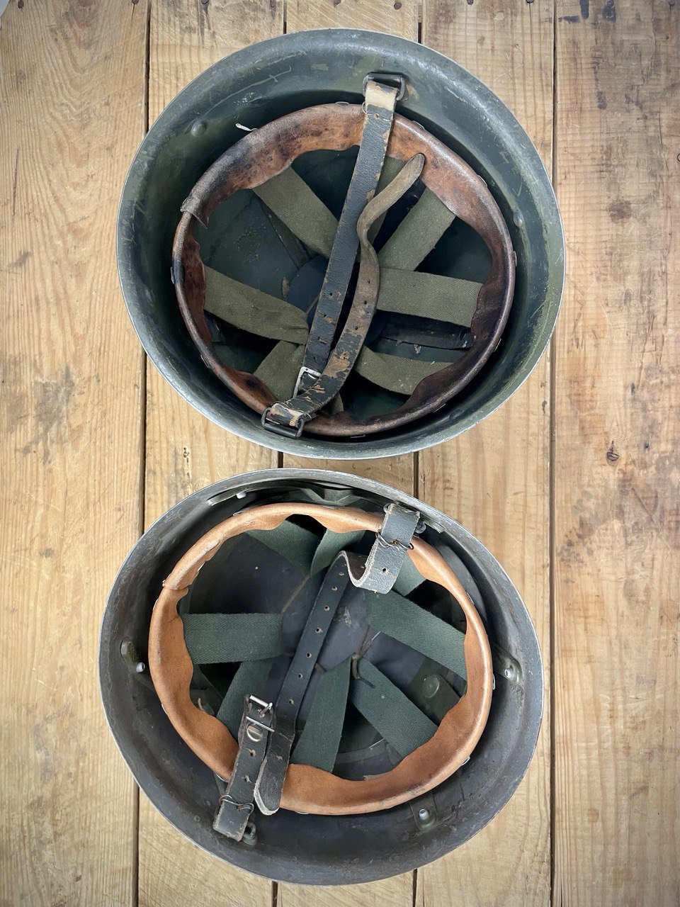 Ruotsin armeijan M37/65 teräskypärä, SA-leukahihnalla, ylijäämä