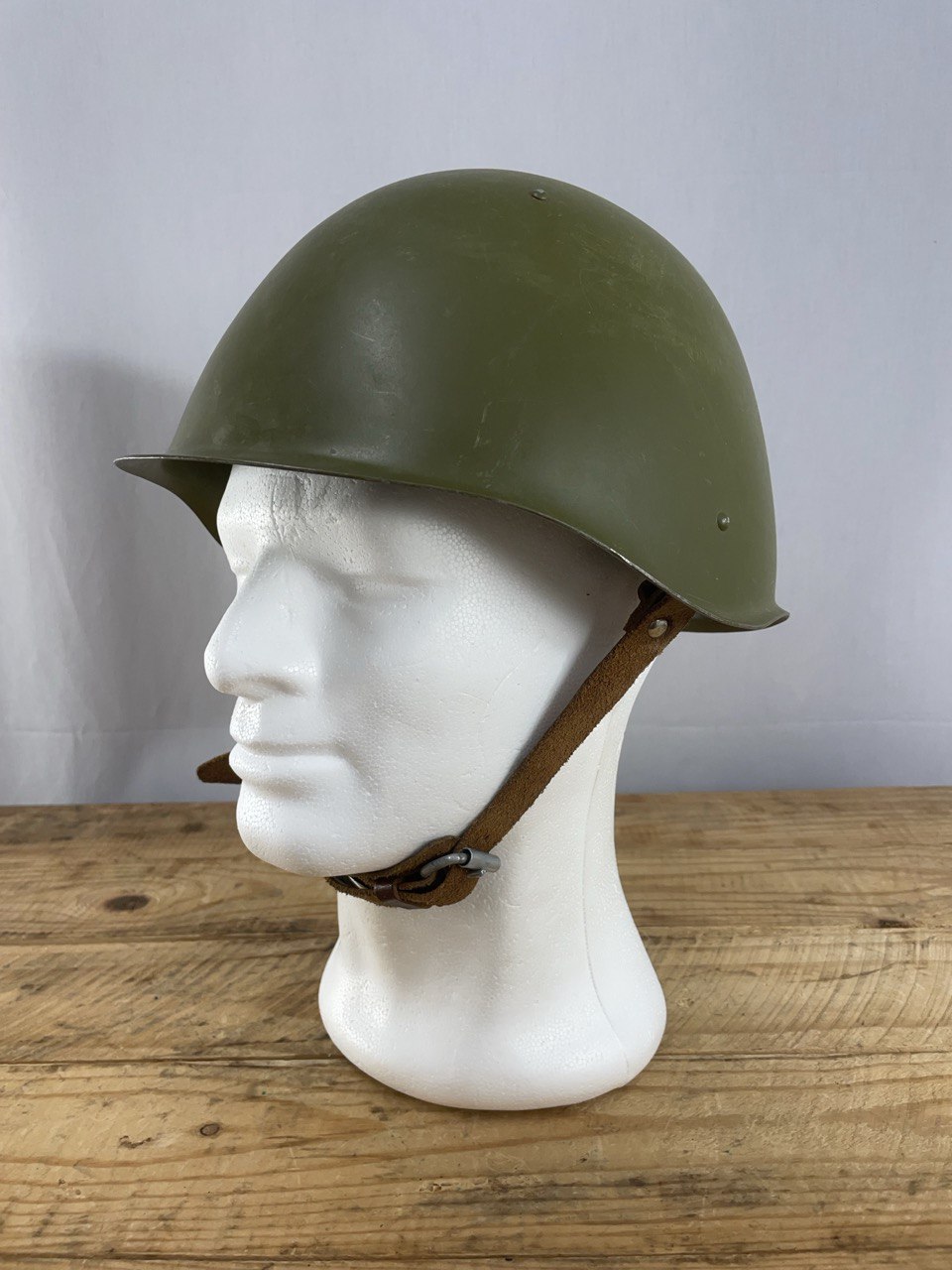 Neuvostoarmeijan SSh60 teräskypärä, ylijäämä