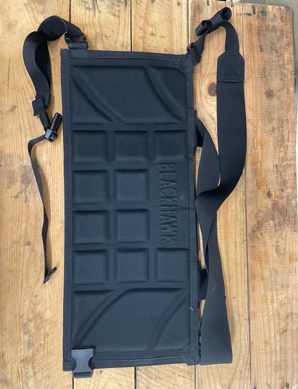 Blackhawk 6-taskuinen chest rig, musta, käytetty