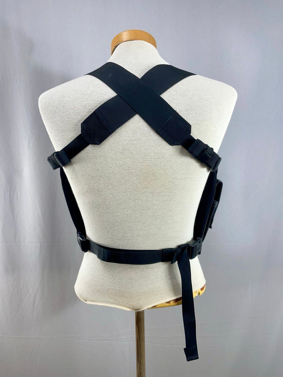 Blackhawk 6-taskuinen chest rig, musta, käytetty