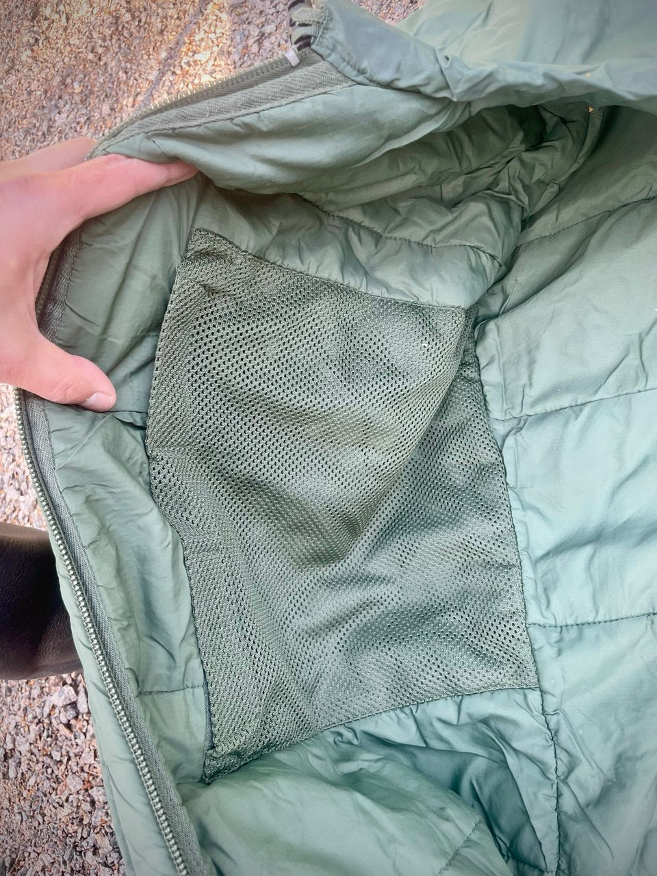 Brittiarmeijan modulaarinen kolmen vuodenajan makuupussi, "Defence 4", ylijäämä