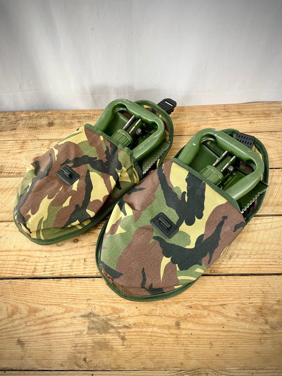 Hollannin armeijan kolmitaitteinen kenttälapio taskulla, ylijäämä