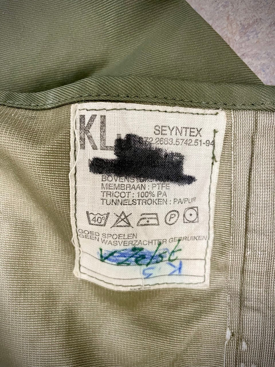 Hollannin armeijan makuupussin Gore-Tex -päällinen, ylijäämä