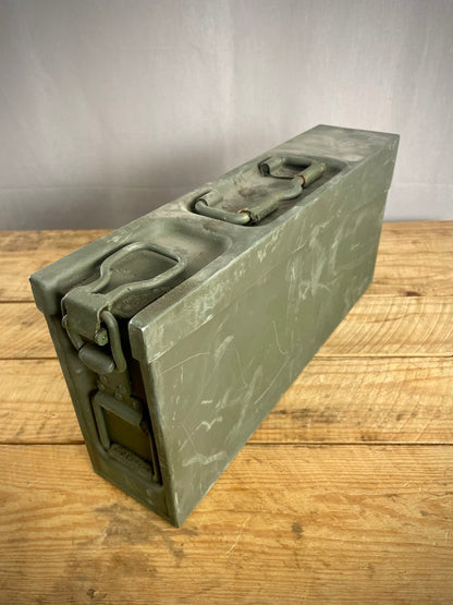 Jugoslavian armeijan M53 (MG42) konekiväärin vyökannu, ylijäämä