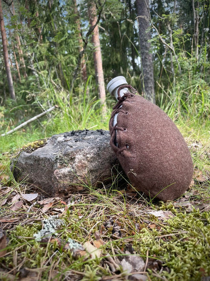 Bulgarian armeijan kenttäpullo sarkapäällisellä, ylijäämä