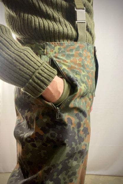 Bundeswehrin Gore-Tex kalvohousut, Flecktarn, ylijäämä