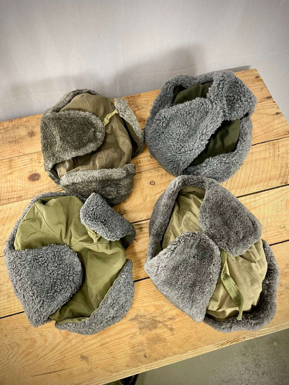 Tsekkiarmeijan M85 karvalakki, ylijäämä