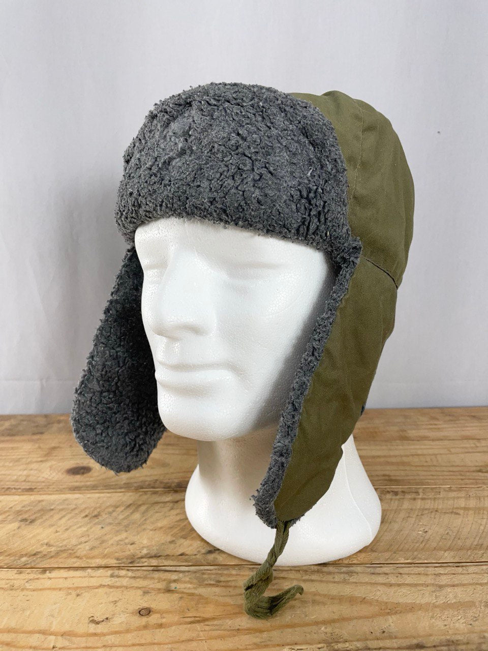Tsekkiarmeijan M85 karvalakki, ylijäämä