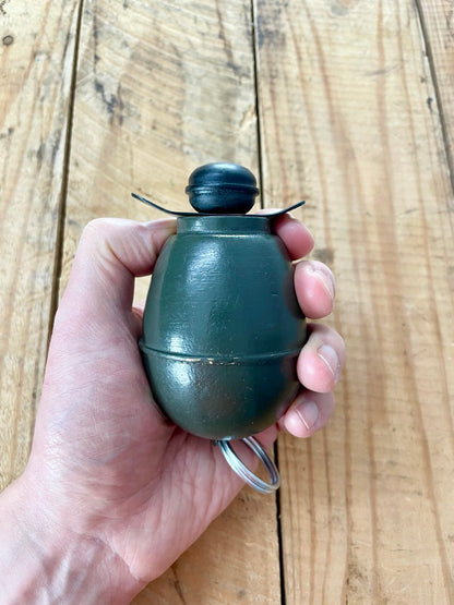 Saksan armeijan Eihandgranate 39, puinen reproduktio, käytetty