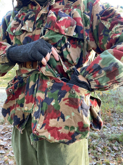 Sveitsin armeijan M70 kenttätakki päivärepulla, Alpenflage, ylijäämä