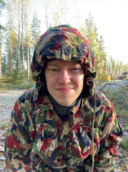 Sveitsin armeijan M70 kenttätakki päivärepulla, Alpenflage, ylijäämä