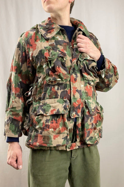 Sveitsin armeijan M70 kenttätakki päivärepulla, Alpenflage, ylijäämä