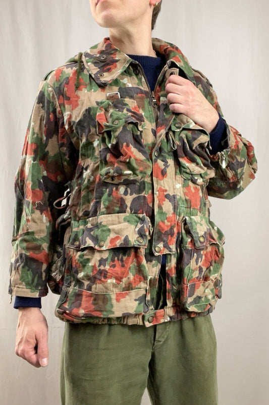 Sveitsin armeijan M70 kenttätakki päivärepulla, Alpenflage, ylijäämä