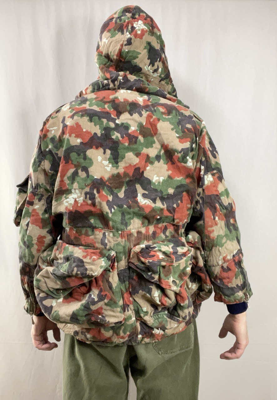 Sveitsin armeijan M70 kenttätakki päivärepulla, Alpenflage, ylijäämä