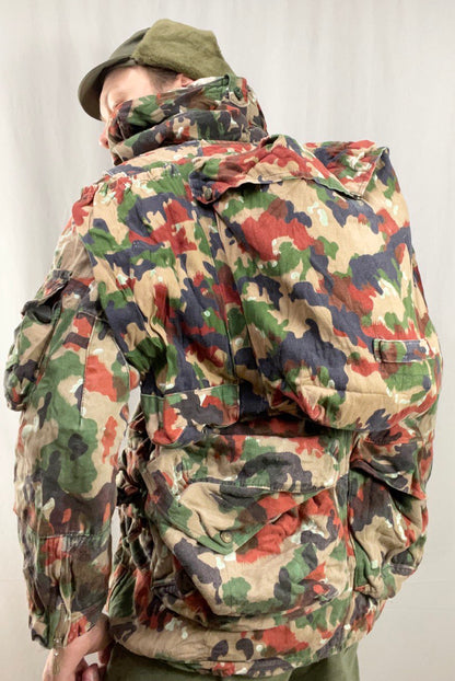 Sveitsin armeijan M70 kenttätakki päivärepulla, Alpenflage, ylijäämä