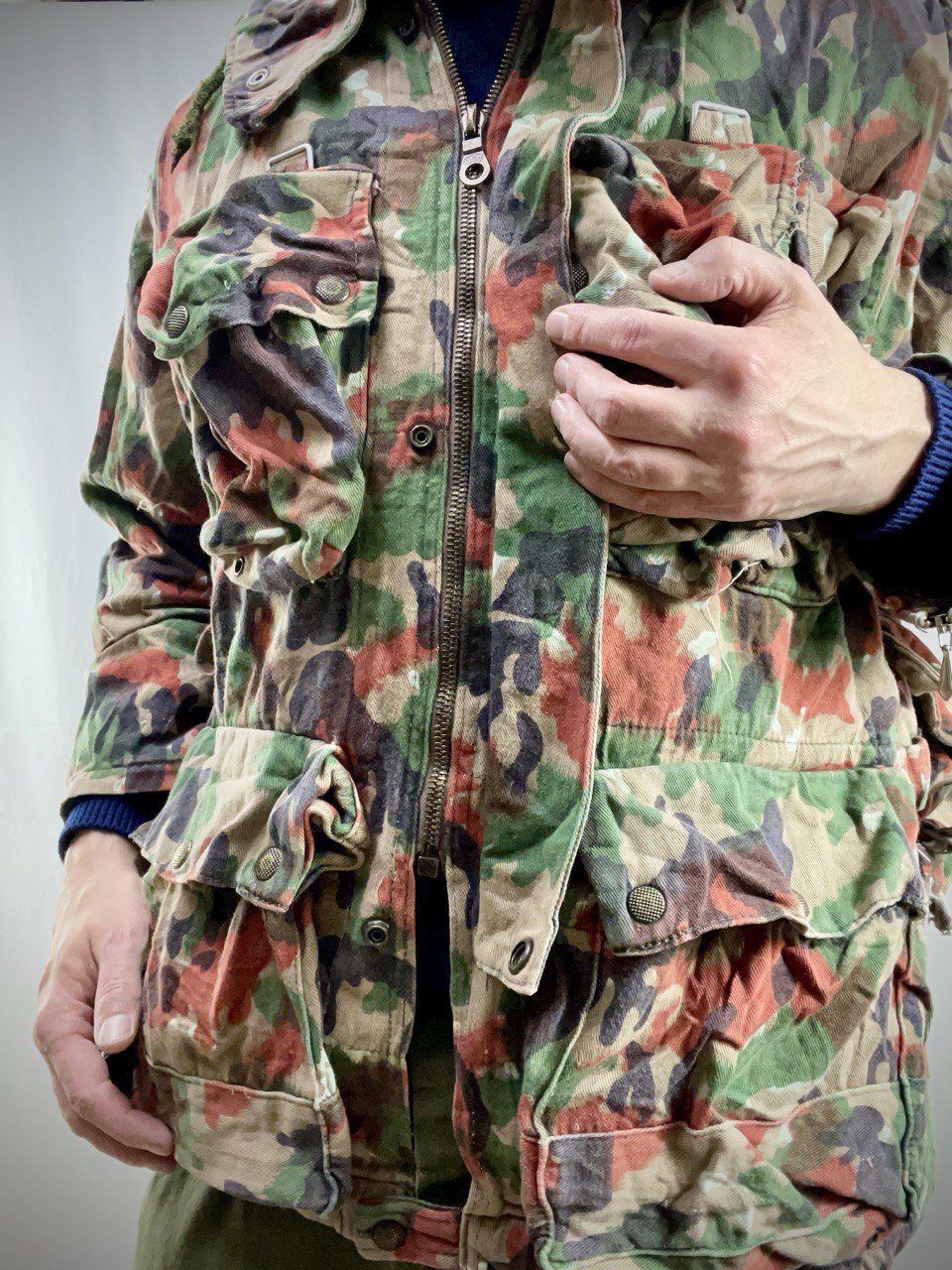 Sveitsin armeijan M70 kenttätakki päivärepulla, Alpenflage, ylijäämä