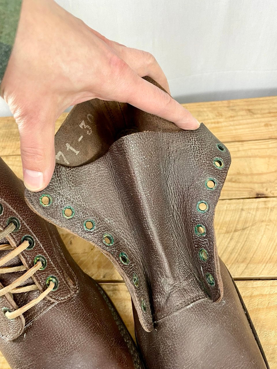 Ruotsin armeijan nahkavarsikengät, ruskeat nahkapohjilla, koko 39, ylijäämä