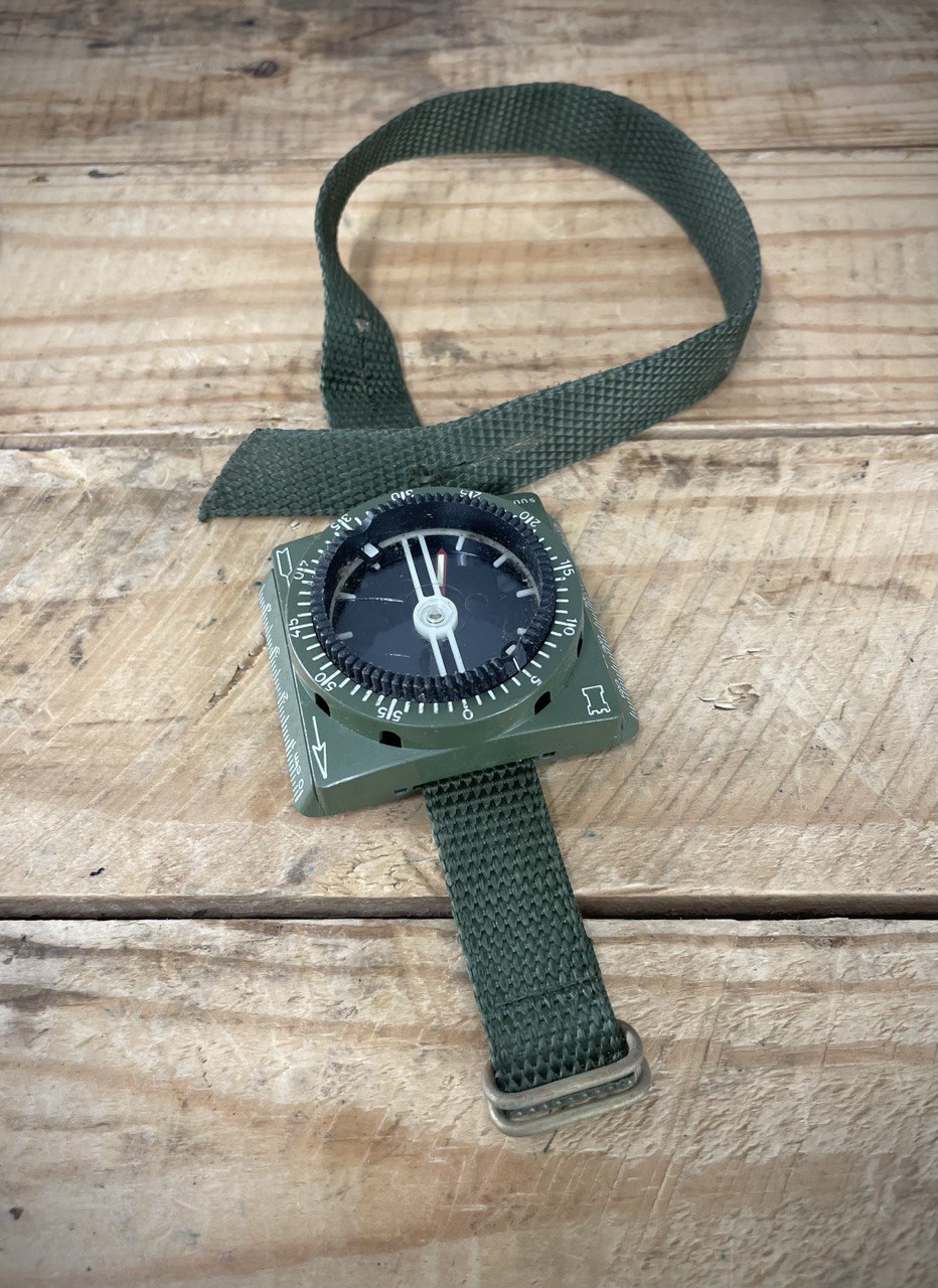 Suomen armeijan M89/60 marssikompassi, ylijäämä