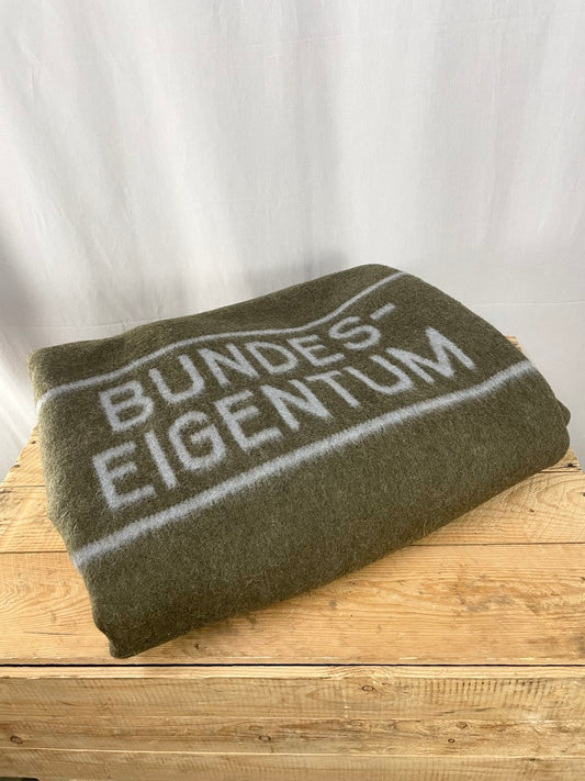 Bundeswehrin villahuopa, 210 x 200 cm, paksu, uudenveroinen