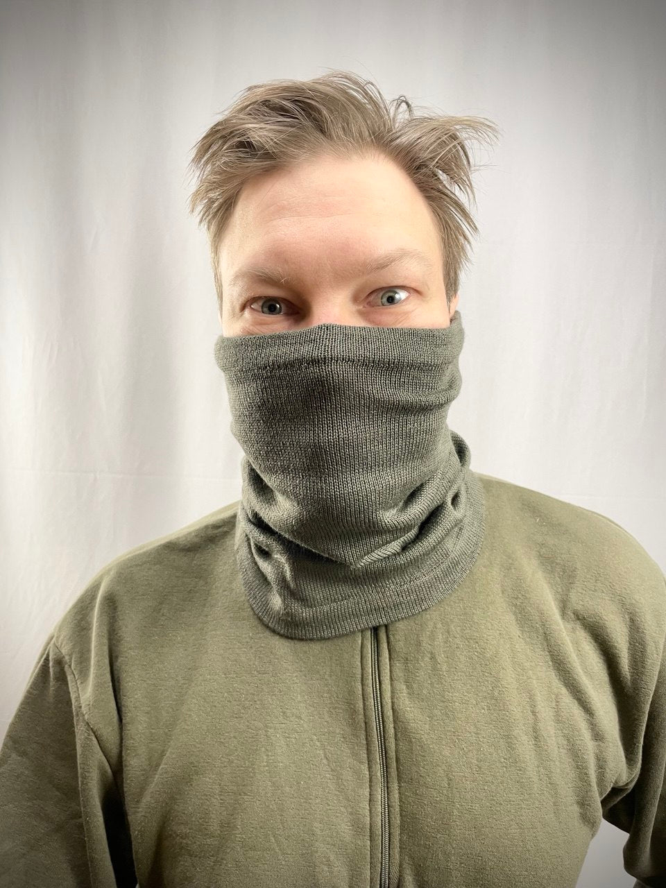 Itä-Saksan armeijan putkikauluri, harmaa, ylijäämä