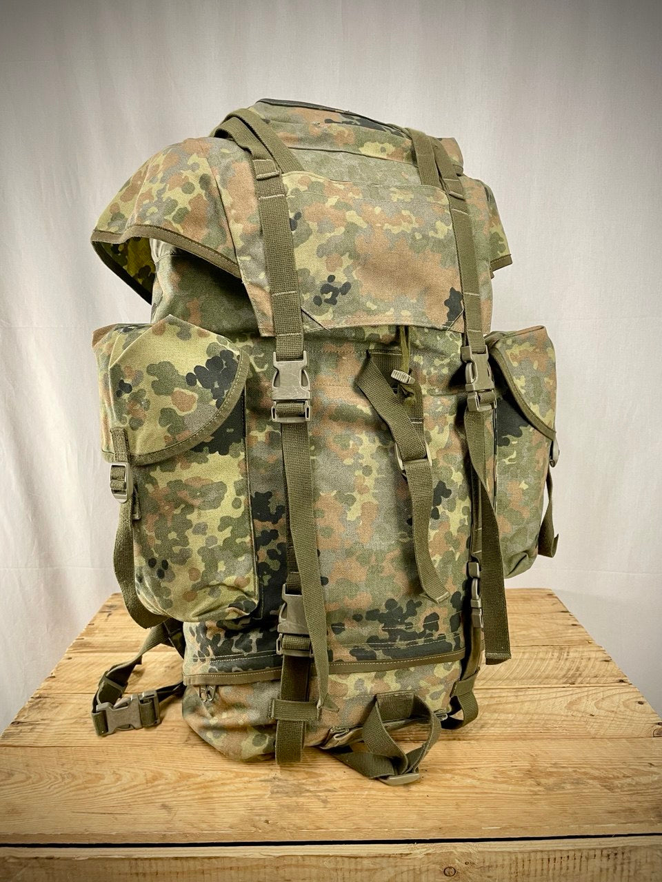 Bundeswehrin taistelijan rinkka, Flecktarn, 65-litrainen, ylijäämä