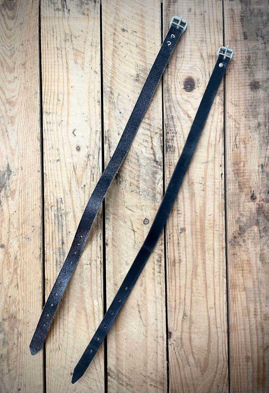 Itä-Saksan armeijan irtohihna, musta, ylijäämä