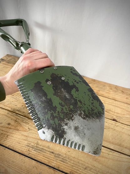 Hollannin armeijan kolmitaitteinen kenttälapio taskulla, ylijäämä