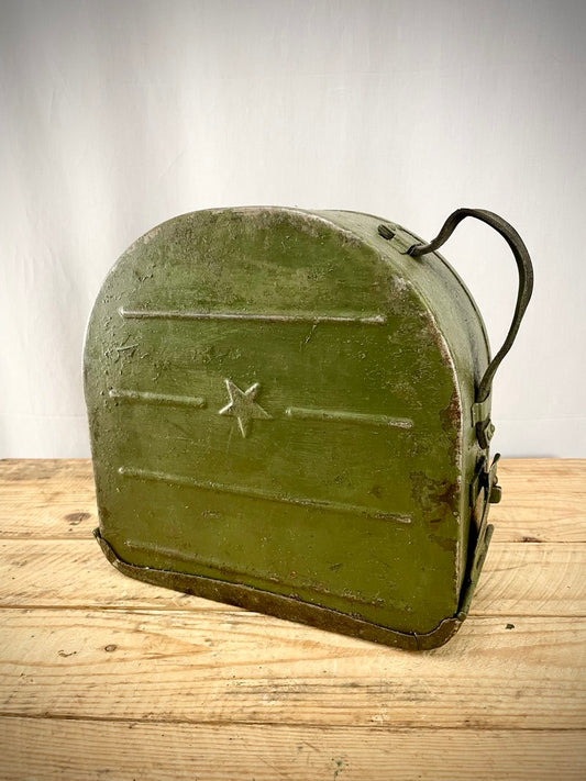 Neuvostoarmeijan DP-27 -pikakiväärin ammuslaatikko kolmella lippaalla, ylijäämä