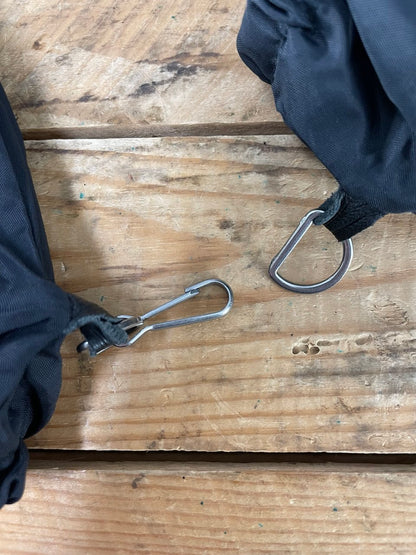 Sveitsin armeijan topparukkaset liipaisinsormella, ylijäämä