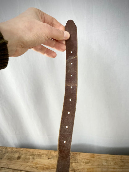 Itä-Saksan armeijan ruskea nahkahihna, 140 cm, ylijäämä