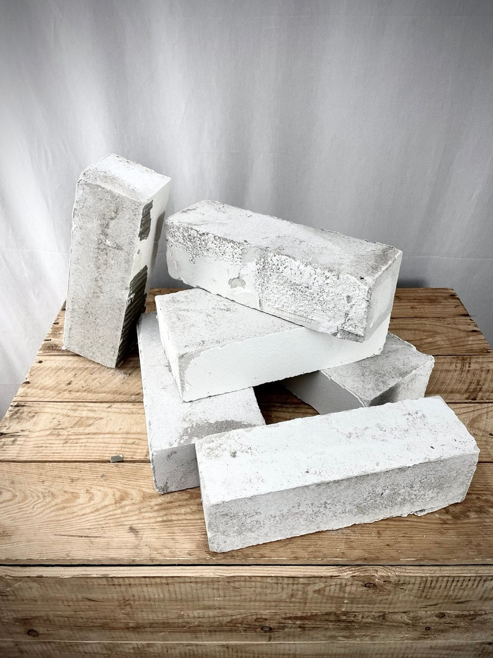 Kouvostoliittolainen betoniharkko, masentavan värinen, käytetty