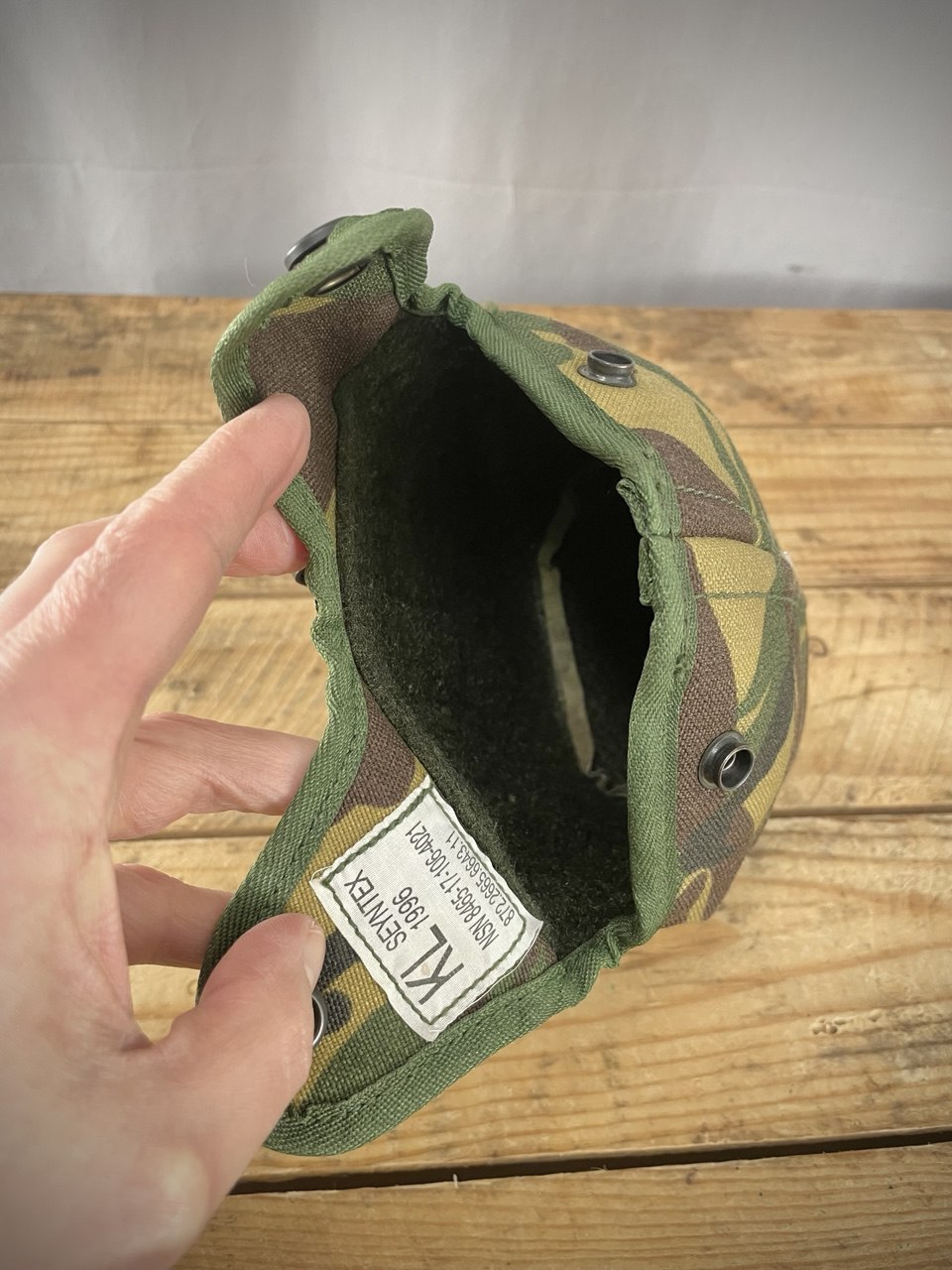 Hollannin armeijan kenttäpullo kupilla ja taskulla, ylijäämä