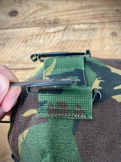 Hollannin armeijan kenttäpullo kupilla ja taskulla, ylijäämä