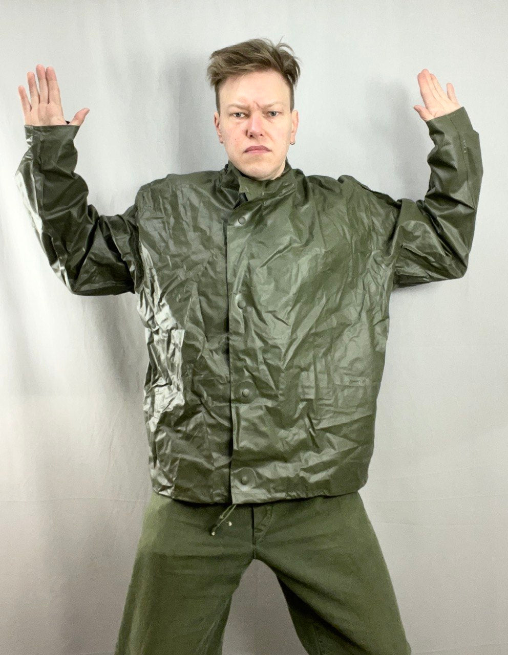 Ruotsin armeijan lyhythelmainen sadetakki, ylijäämä