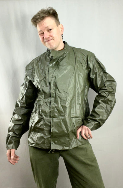 Ruotsin armeijan lyhythelmainen sadetakki, ylijäämä