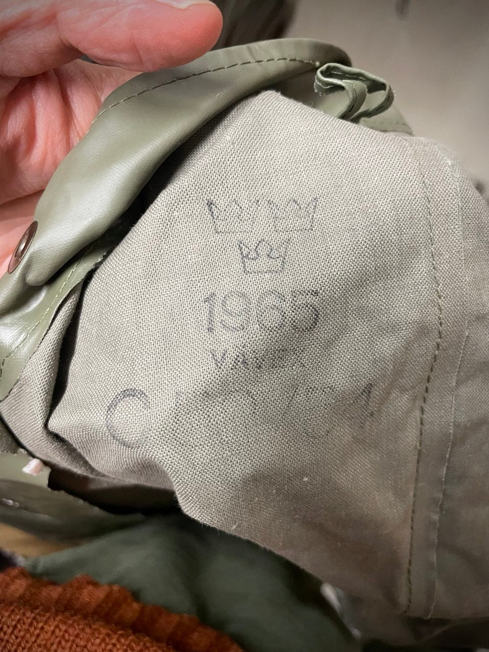 Ruotsin armeijan lyhythelmainen sadetakki, ylijäämä