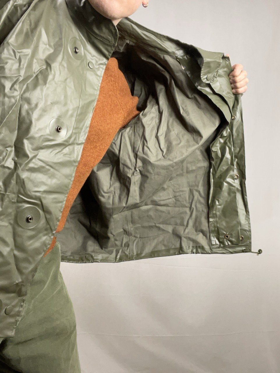 Ruotsin armeijan lyhythelmainen sadetakki, ylijäämä