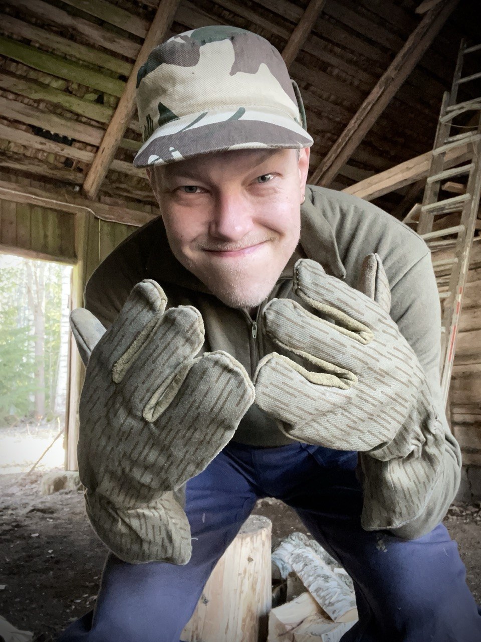Itä-Saksan armeijan puuhakäsineet, ikävät, ylijäämä