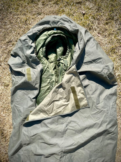 Hollannin armeijan makuupussin Gore-Tex -päällinen, ylijäämä