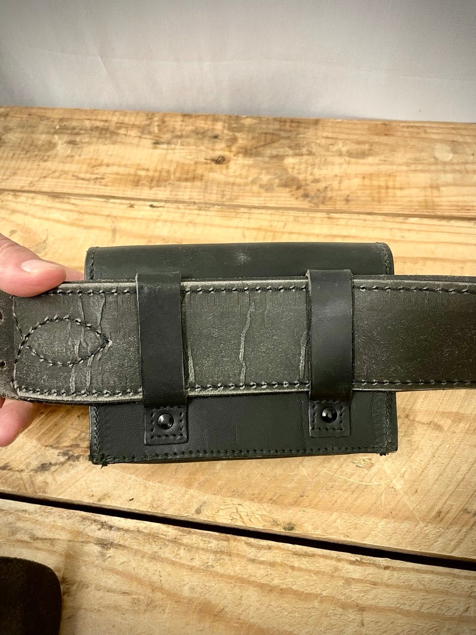 Italian armeijan nahkainen vyötasku, komia, ylijäämä