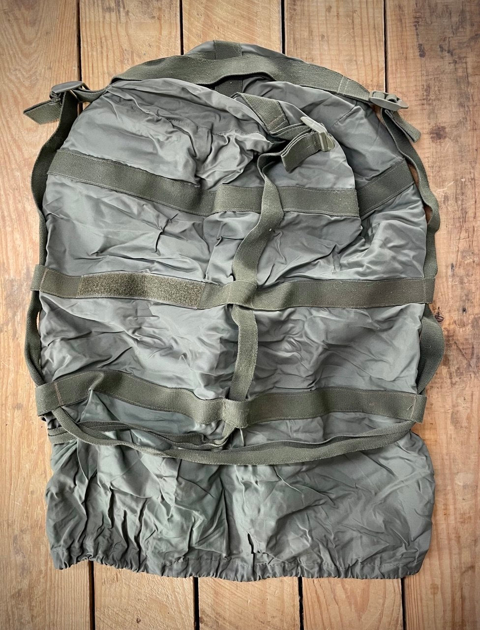 Bundeswehrin kompressiopussi, keskikokoinen, ylijäämä