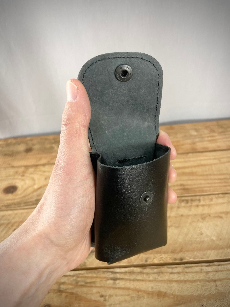 Hollannin armeijan pieni vyötasku, nahkaa, ylijäämä